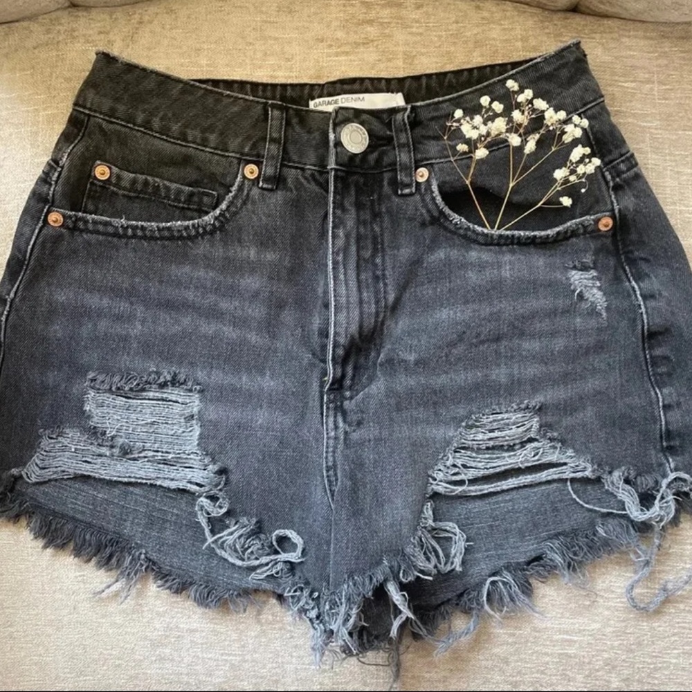 GARAGE BLACK FESTIVAL SHORTS